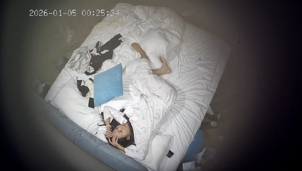 图片[4]-⏪酒店针孔偷拍⏩清纯系列美女被渣男带到酒店操逼-老宋小屋