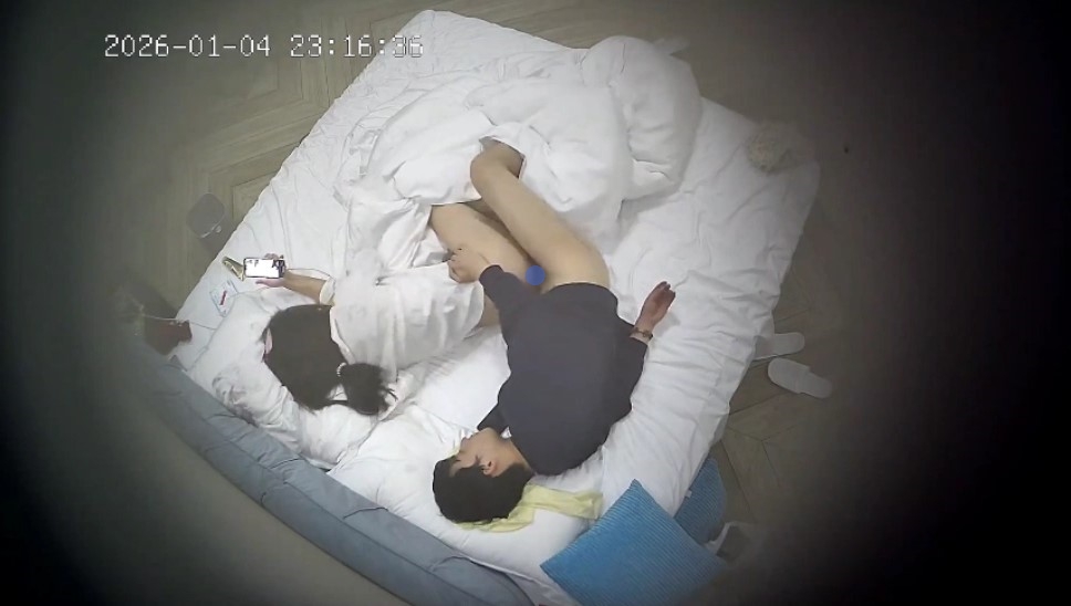 图片[7]-⏪酒店针孔偷拍⏩清纯系列美女被渣男带到酒店操逼-老宋小屋