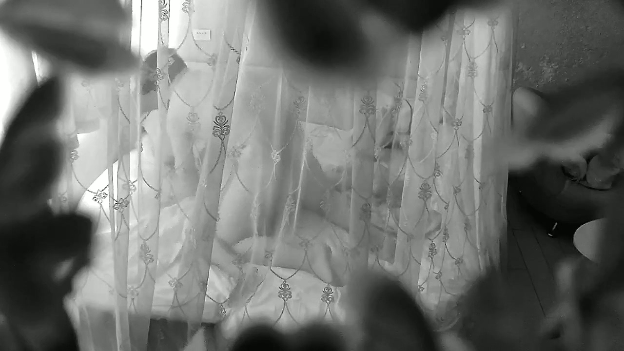 图片[2]-最新情趣酒店偷拍！年轻人会玩，漂亮学生妹穿上情趣蕾丝内衣，还带狐狸尾巴，妹子很耐操-老宋小屋