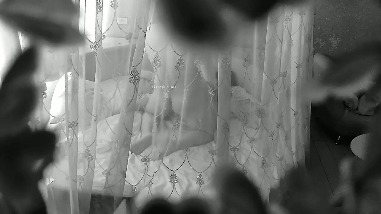 图片[3]-最新情趣酒店偷拍！年轻人会玩，漂亮学生妹穿上情趣蕾丝内衣，还带狐狸尾巴，妹子很耐操-老宋小屋