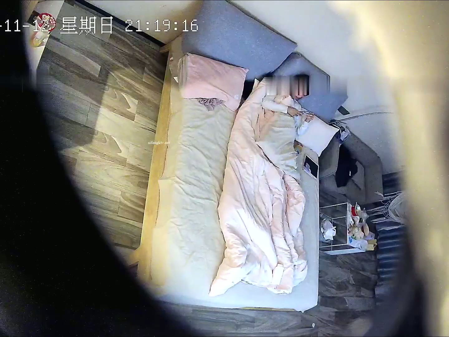 图片[5]-高质酒店偷拍！前方战况激烈，清纯的学生妹 身体很敏感，和男友激情过后累趴 像一堆烂泥-老宋小屋