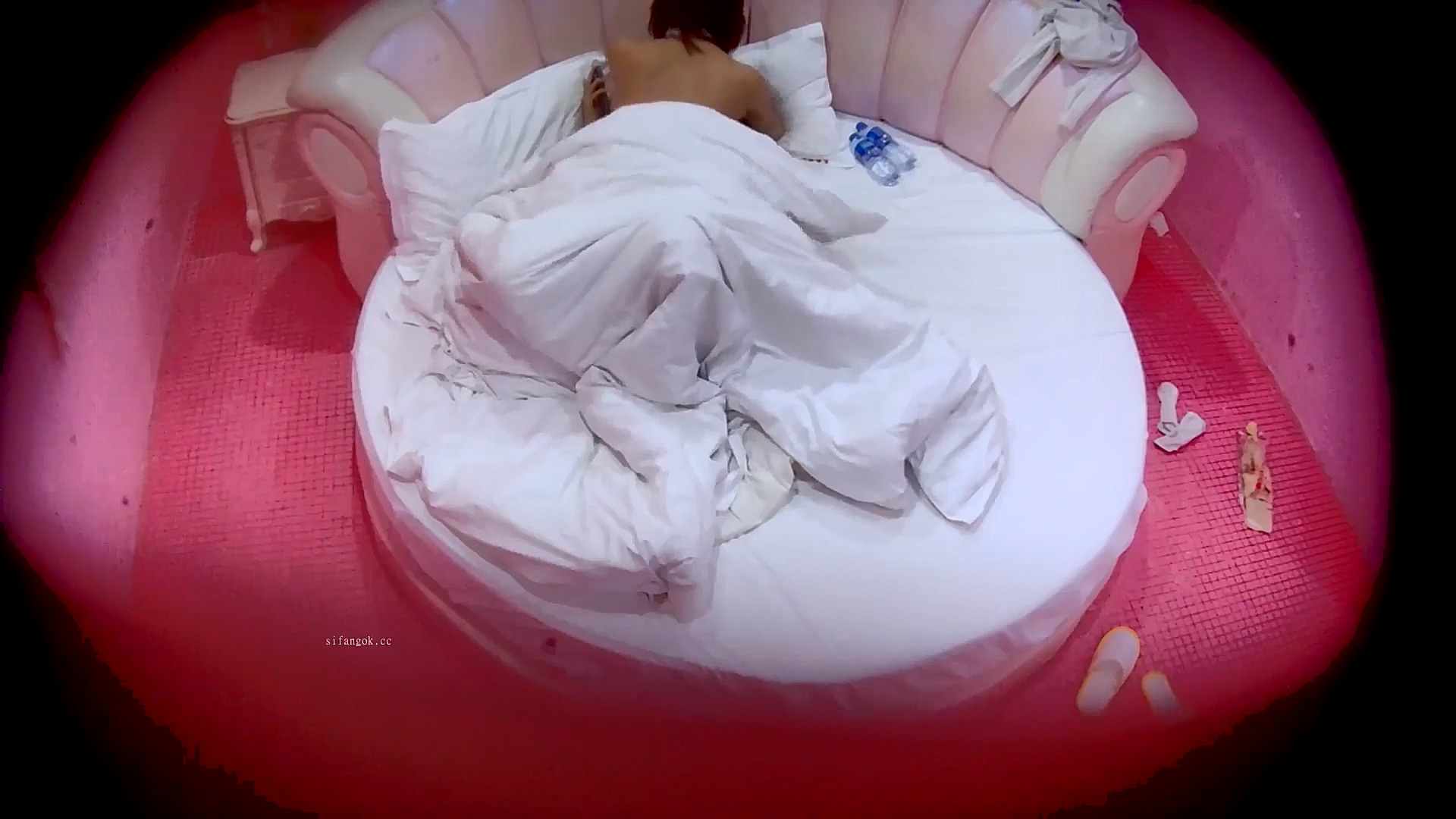 图片[11]-❤️20251227酒店针孔偷拍❤️爱臭美自拍的草莓蛋糕洛丽塔喜欢在上位腻歪-老宋小屋