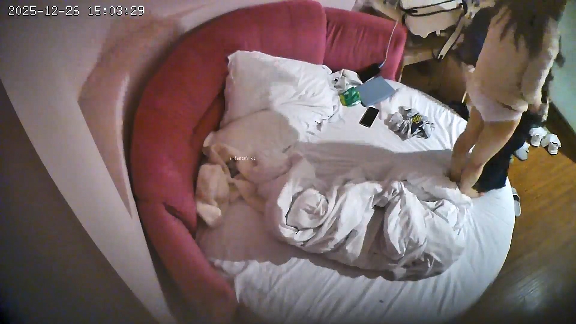 图片[21]-❤️20251227酒店针孔偷拍❤️苗条妹子身着吊带睡裙软萌可爱被狂操了两场-老宋小屋