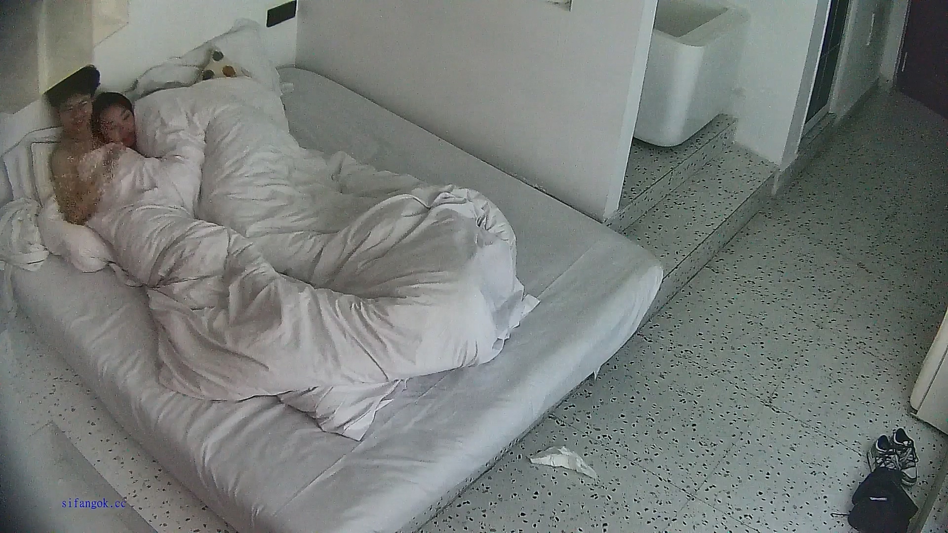 图片[11]-酒店偷拍大学小情侣捆绑肛塞黑丝操学妹的小嫩穴-老宋小屋