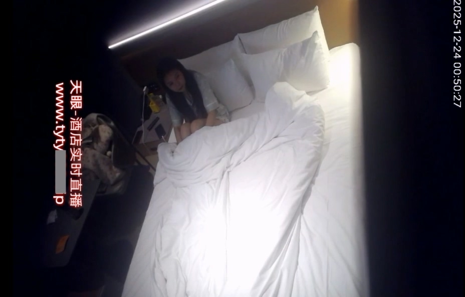 图片[7]-⏪酒店偷拍⏩美脚少女被男孩搬腿猛操小穴-老宋小屋