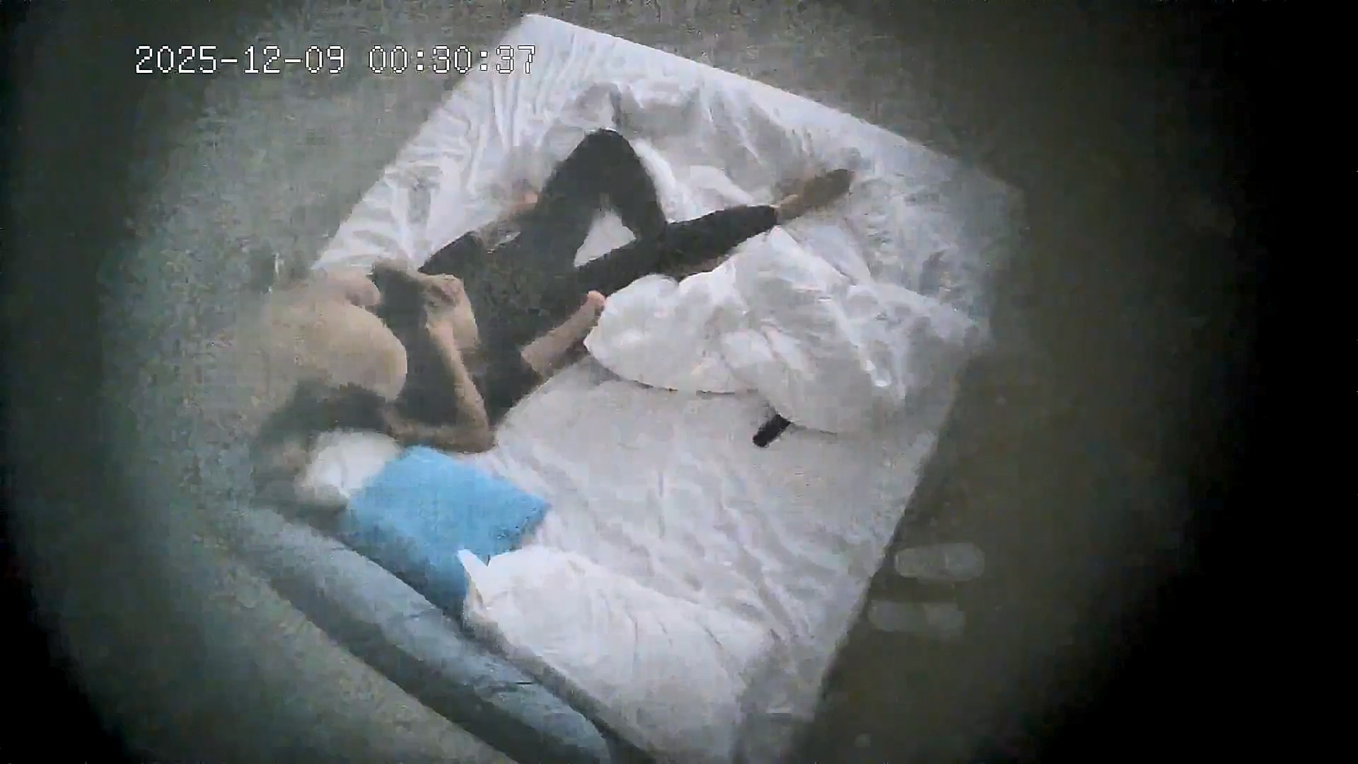 图片[11]-❤️20251209酒店针孔偷拍❤️【黑裤袜子】【身材苗条】生理期的女友袒胸露乳用口助我解决生理需求-老宋小屋