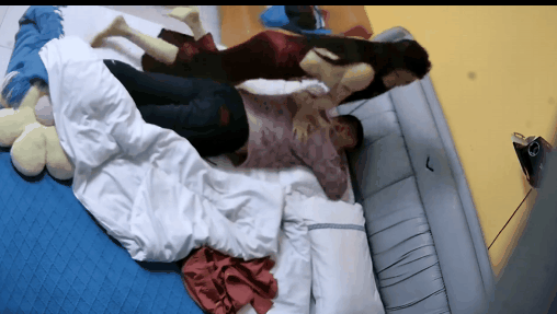 12-8流出民宿酒店偷拍 大叔下班无聊找了个极品黑长直外围体验柔式spa操逼泄火-老宋小屋