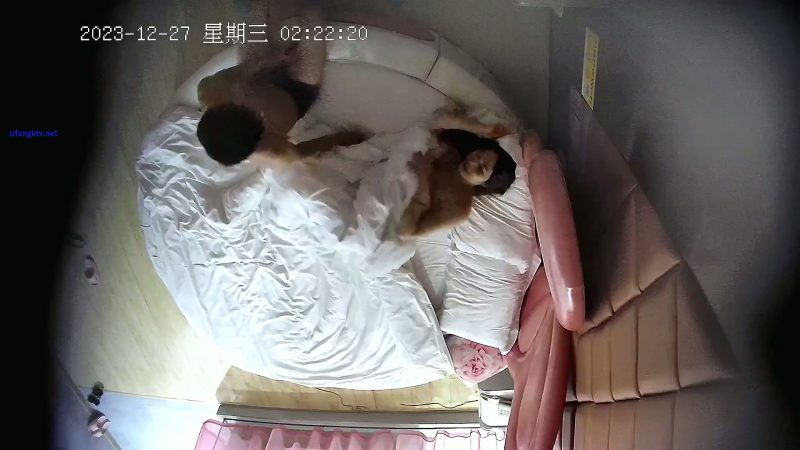 酒店针孔偷拍流出酒店情趣大圆床偷拍 小伙偷情老乡少妇开房过夜躺平随便操-老宋小屋