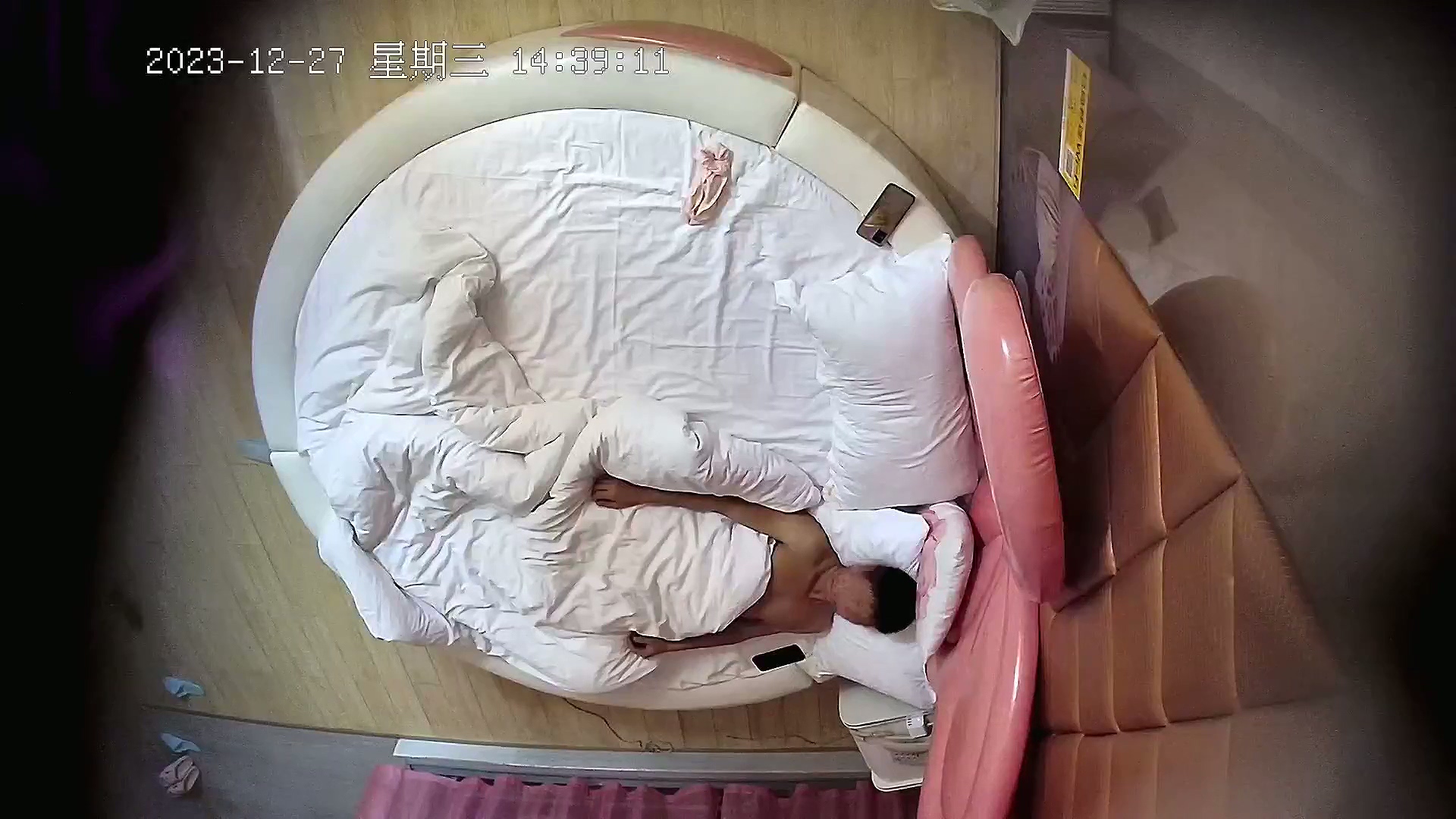 图片[4]-酒店针孔偷拍流出酒店情趣大圆床偷拍 小伙偷情老乡少妇开房过夜躺平随便操-老宋小屋