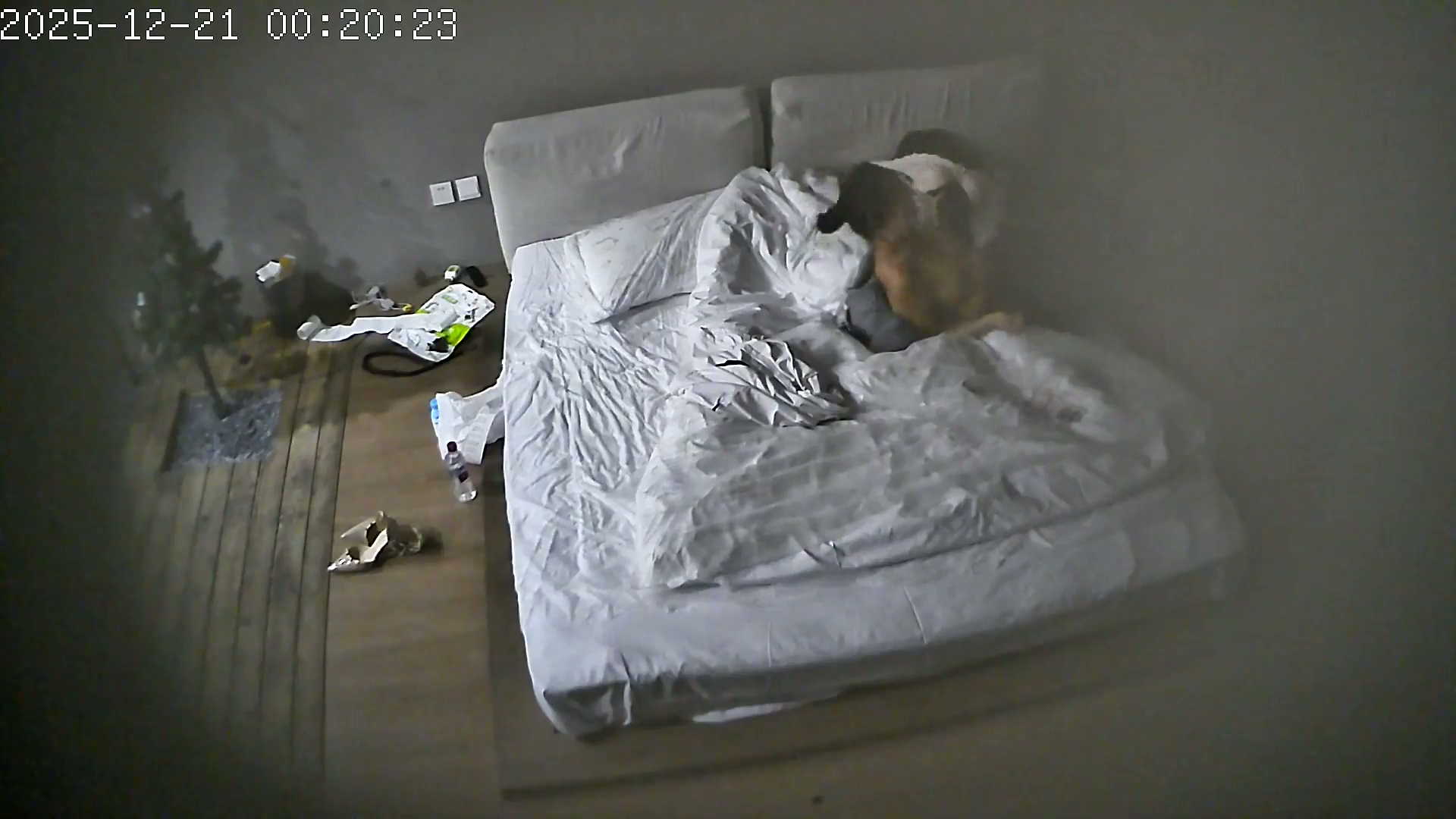 图片[12]-❤️20251221酒店针孔偷拍甜美女友精致的小嘴在吃饭后对着男友菊花嘬-老宋小屋