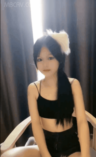 酒店開房爆艹呆萌可愛OO後青春活力美少女,貧乳身材,翹著屁股扭壹扭模仿母狗,後入呻吟-老宋小屋