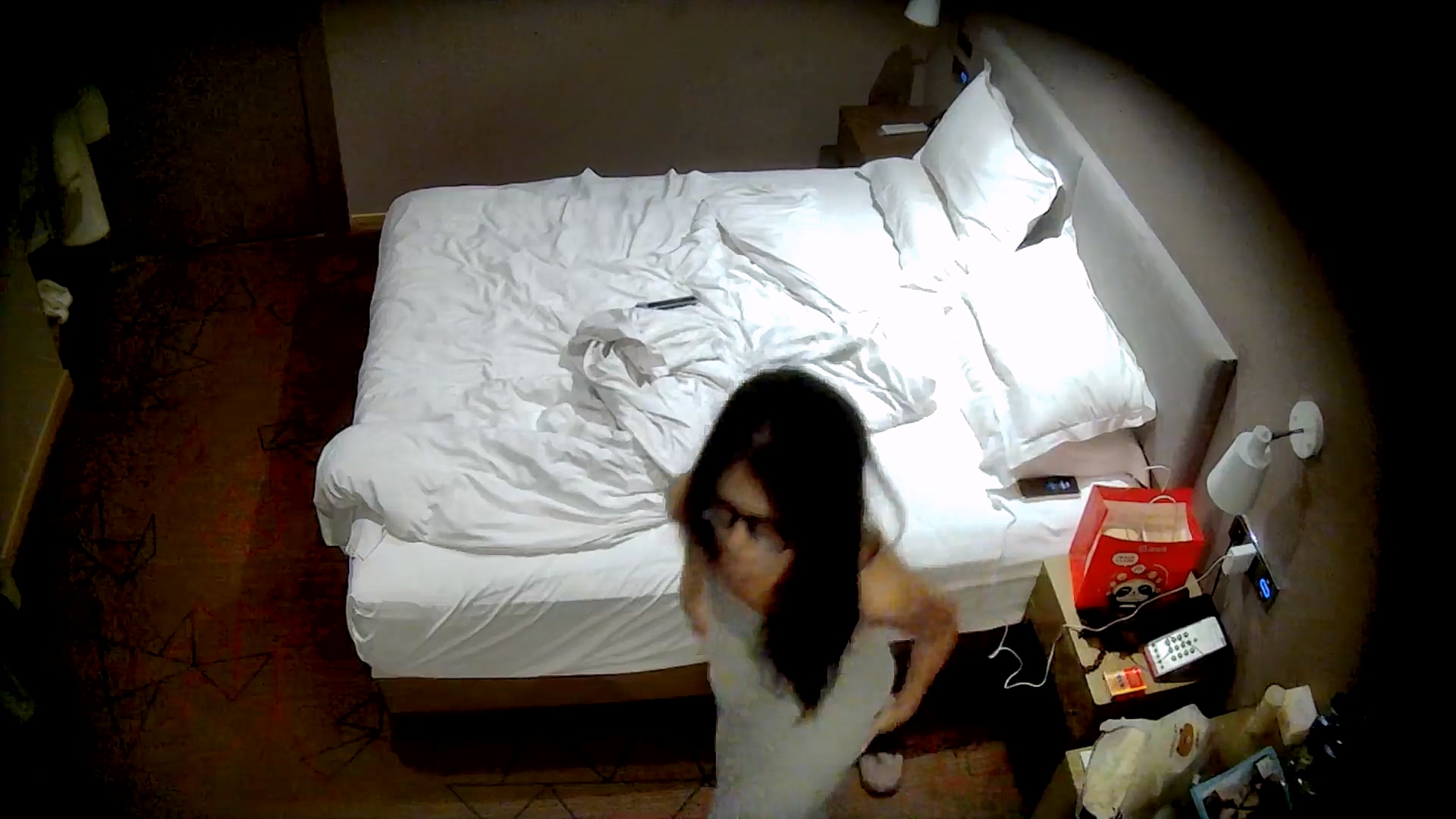 图片[2]-❤️20251223⭐酒店针孔偷拍极品眼镜骚女套上黑丝勾引男友吃不饱自己扣-老宋小屋