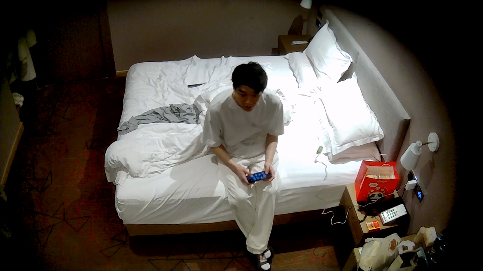 图片[1]-❤️20251223⭐酒店针孔偷拍极品眼镜骚女套上黑丝勾引男友吃不饱自己扣-老宋小屋