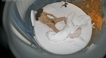 图片[4]-流出 酒店情趣圆床上帝视角偷拍 顶级骚货拿个自慰棒玩了很久 被男炮友猛操满足她-老宋小屋