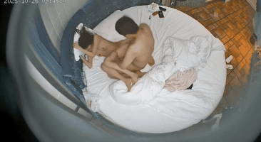 图片[2]-流出 酒店情趣圆床上帝视角偷拍 顶级骚货拿个自慰棒玩了很久 被男炮友猛操满足她-老宋小屋