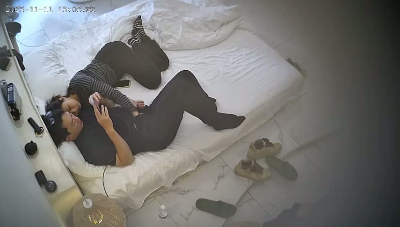 图片[2]-新流出酒店偷拍嫩脚小美女黑丝挑逗男友被男友各种姿势侧入草到呻吟不断-老宋小屋