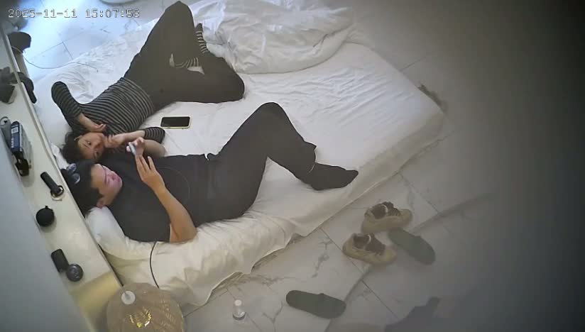 图片[1]-新流出酒店偷拍嫩脚小美女黑丝挑逗男友被男友各种姿势侧入草到呻吟不断-老宋小屋