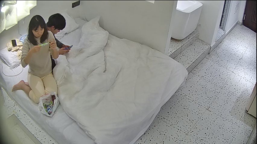 图片[14]-【酒店针孔偷拍】✅安防精品✅20260109✅清纯小酥胸学生妹✅贴心男友-老宋小屋