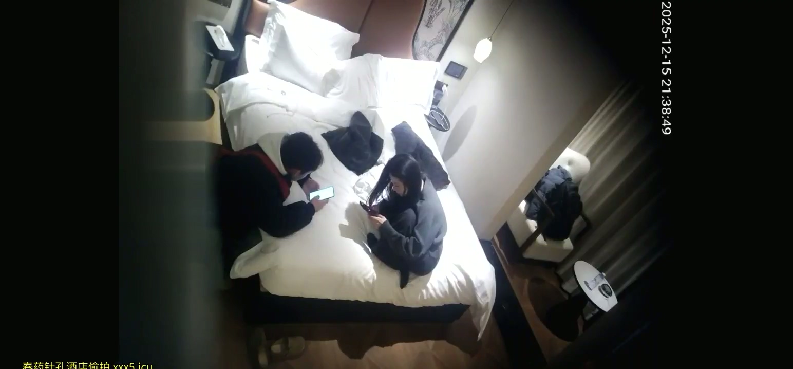 图片[5]-酒店针孔偷拍 黑袜贤惠人妻开房 剧情对白很长 到了晚上躺在一起还是没忍住做爱-老宋小屋