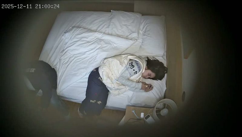 新流出酒店上帝视角偷拍学生情侣精力充沛貌似连续干了几次-老宋小屋