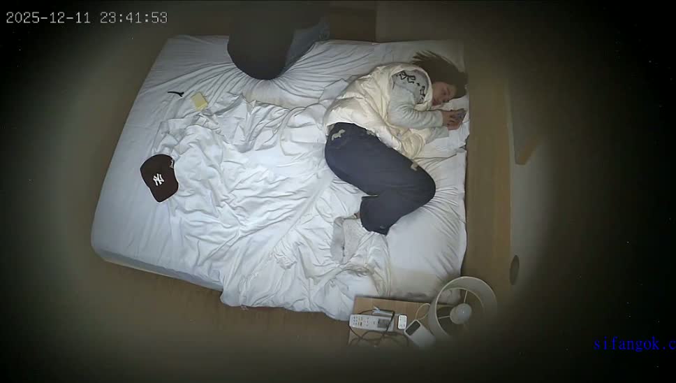 图片[4]-新流出酒店上帝视角偷拍学生情侣精力充沛貌似连续干了几次-老宋小屋