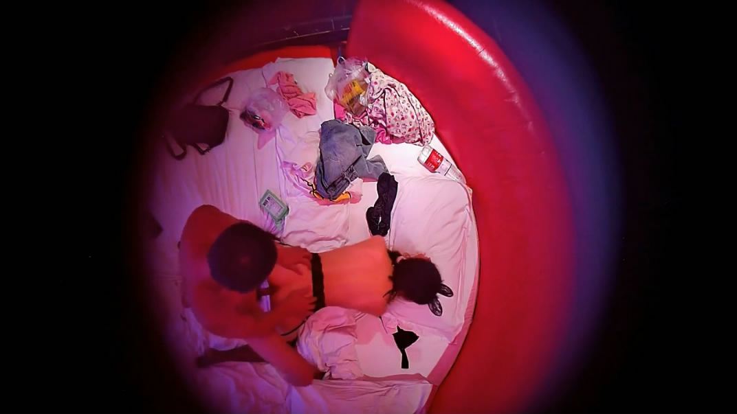 图片[5]-酒店摄像头偷拍❤️情趣大红圆床打工妹开好房穿上情趣内衣等男友下班过来做爱舔逼后入[MP4/429MB]-老宋小屋