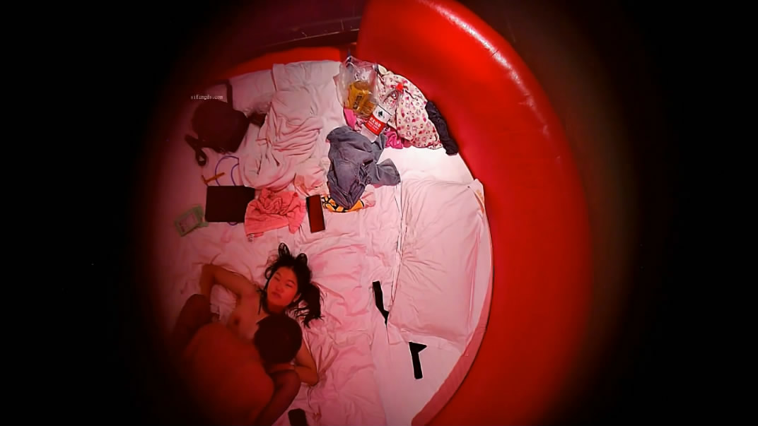 图片[7]-酒店摄像头偷拍❤️情趣大红圆床打工妹开好房穿上情趣内衣等男友下班过来做爱舔逼后入[MP4/429MB]-老宋小屋