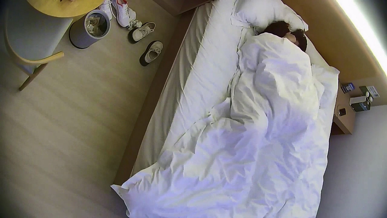 图片[3]-20251228酒店针孔偷拍高颜值情侣初识风月动作生涩傲娇害羞又兴奋-老宋小屋