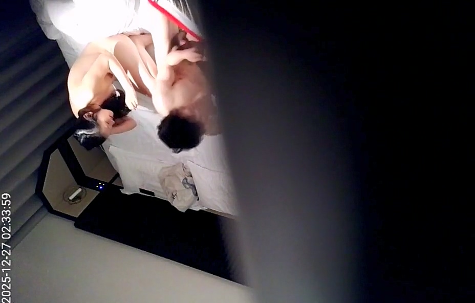 图片[12]-⏪酒店偷拍⏩颜值极高纯情小美被本命年男友猛操小穴-老宋小屋