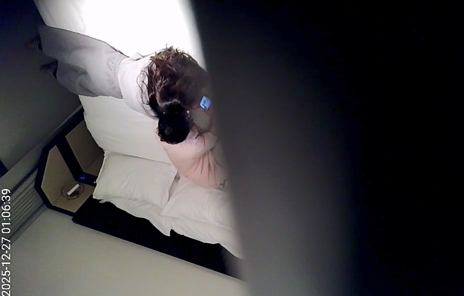 图片[2]-⏪酒店偷拍⏩颜值极高纯情小美被本命年男友猛操小穴-老宋小屋