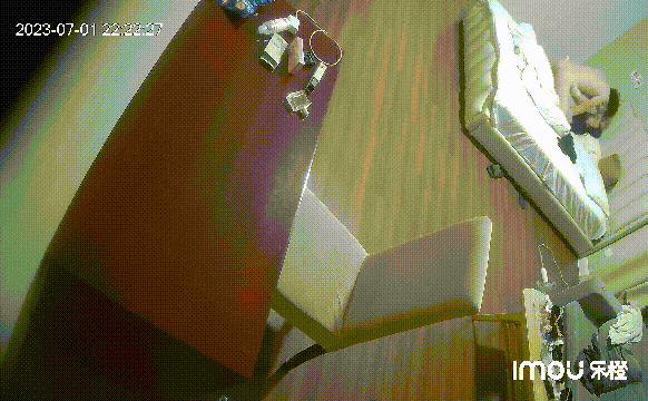 图片[5]-全网独家乐橙酒店私享台偷拍 文艺青年撸管等眼镜女友来啪啪妹子好奇的研究男友的放在桌子上的飞机杯-老宋小屋