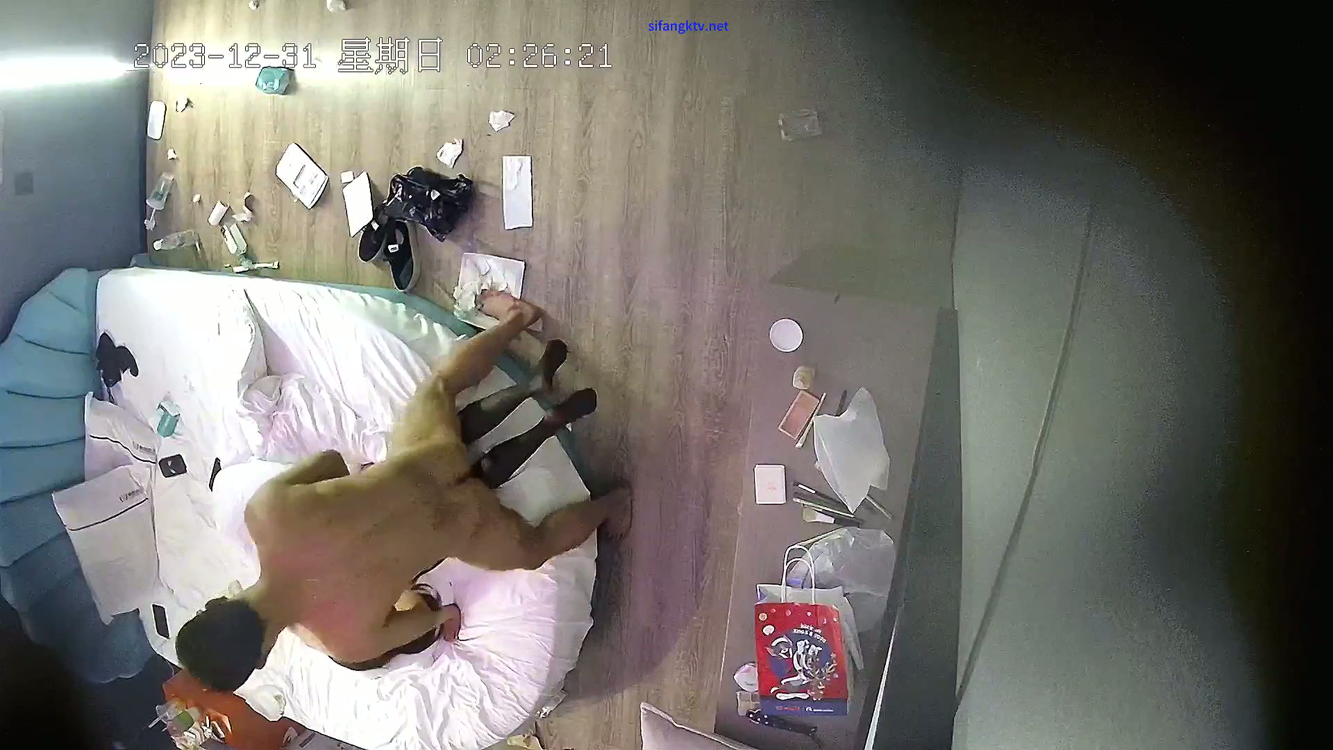 图片[1]-酒店高清精品台多角度偷拍 假期连续开房做爱的年轻情侣穿着黑丝日夜奋战把房间弄得一片狼藉-老宋小屋