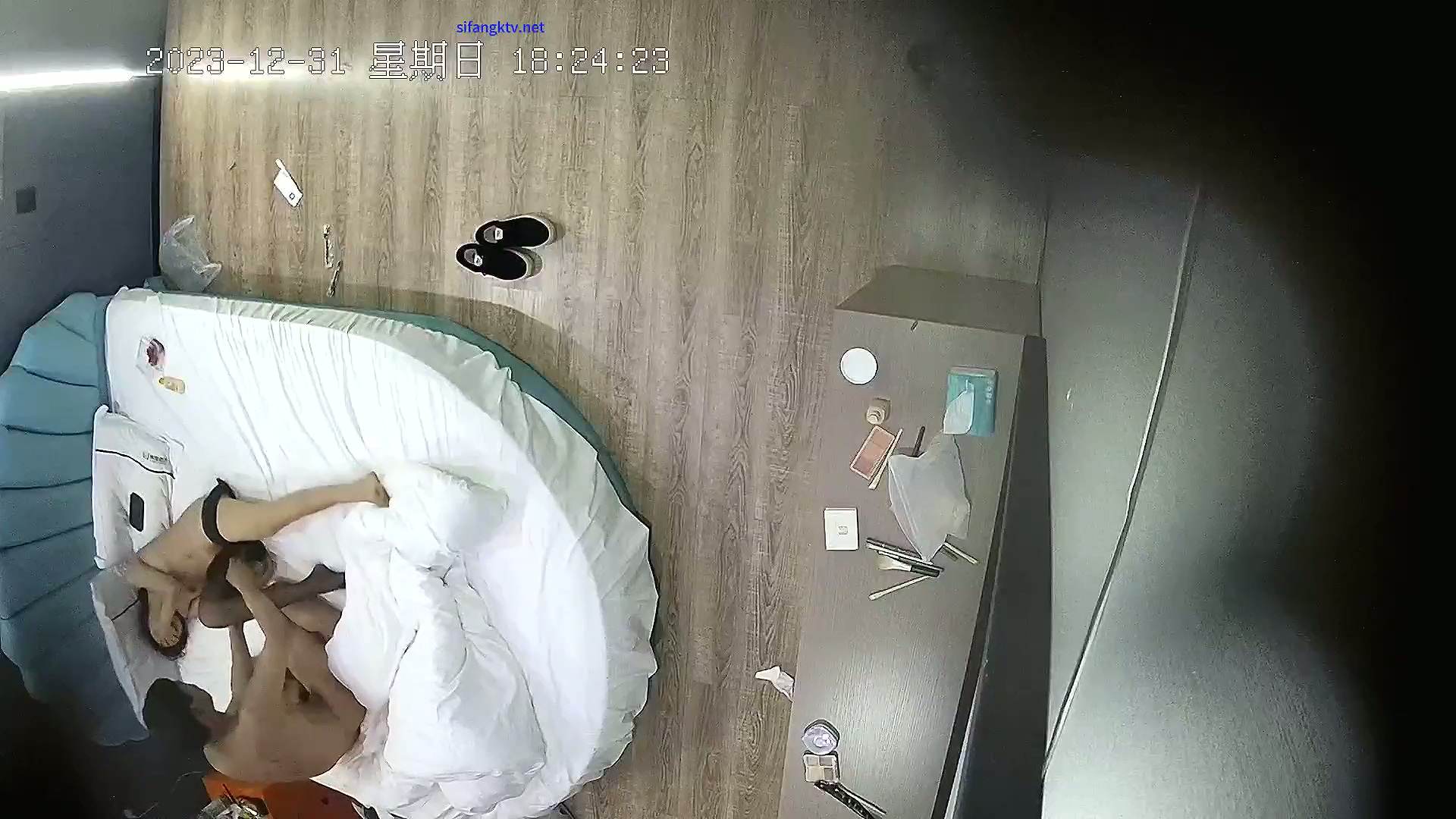 图片[5]-酒店高清精品台多角度偷拍 假期连续开房做爱的年轻情侣穿着黑丝日夜奋战把房间弄得一片狼藉-老宋小屋