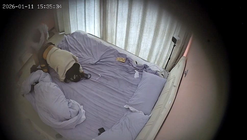 图片[13]-【酒店针孔偷拍】⏪酒店偷拍⏩奇葩男腿上打石膏还要出来操女友嫩逼-老宋小屋