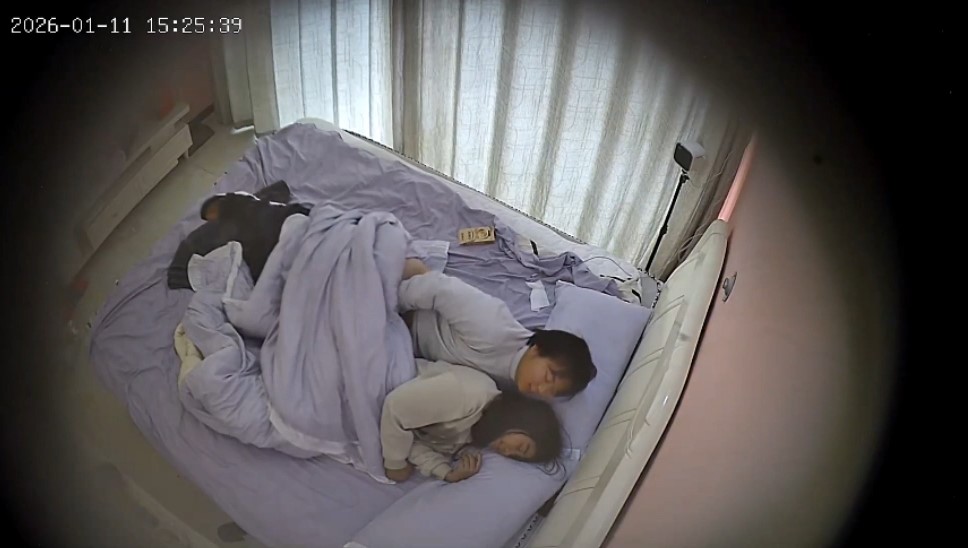 图片[6]-【酒店针孔偷拍】⏪酒店偷拍⏩奇葩男腿上打石膏还要出来操女友嫩逼-老宋小屋