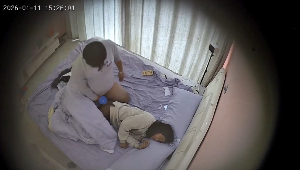 图片[7]-【酒店针孔偷拍】⏪酒店偷拍⏩奇葩男腿上打石膏还要出来操女友嫩逼-老宋小屋