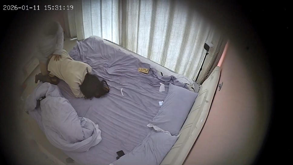 图片[12]-【酒店针孔偷拍】⏪酒店偷拍⏩奇葩男腿上打石膏还要出来操女友嫩逼-老宋小屋