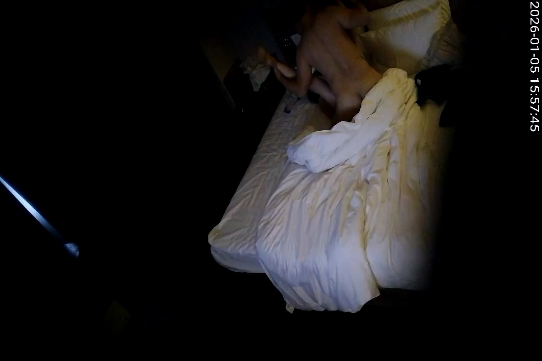 图片[1]-【酒店针孔偷拍】⏪酒店偷拍⏩长腿少妇被双腿扛起来挨操-老宋小屋