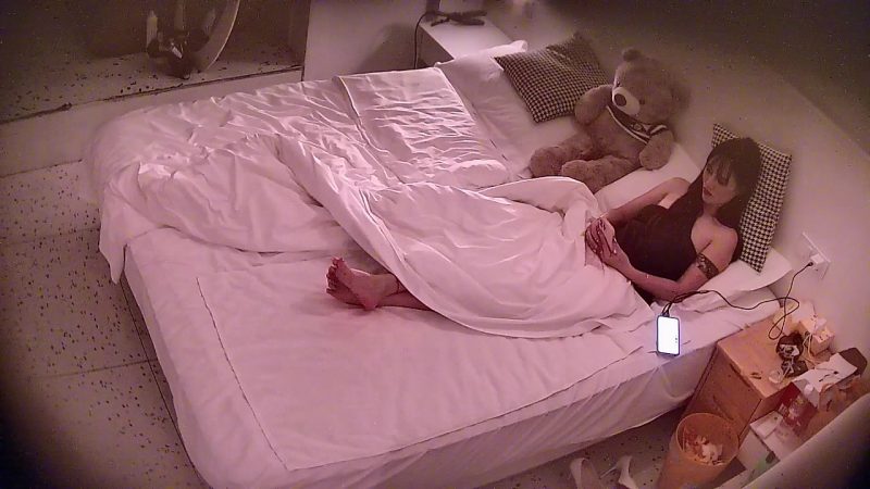 酒店针孔偷拍口活好的外围女接待客人2-老宋小屋