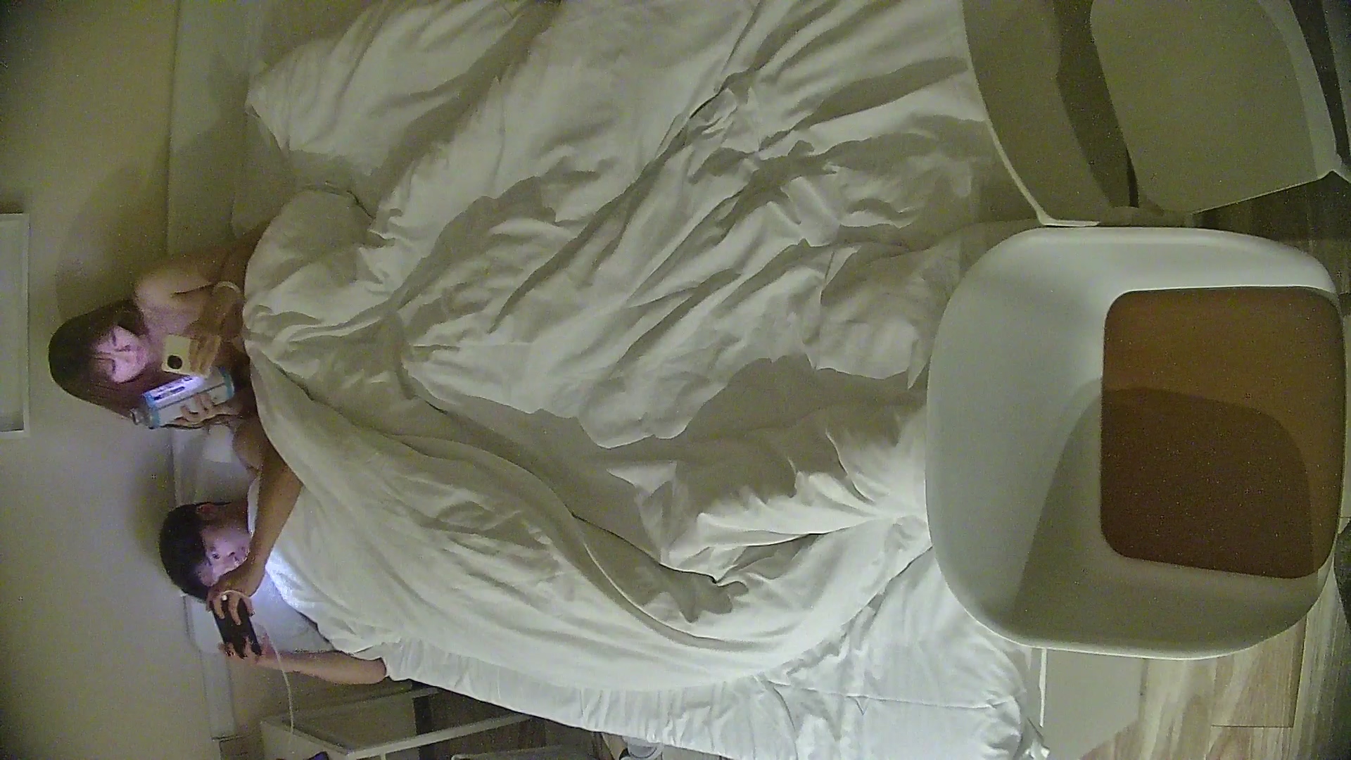 图片[3]-❤️20251216酒店针孔偷拍❤️高级画质视角性格狂野爱喝酒的骚逼美女身材顶级喜欢含着鸡巴睡觉都抓着鸡巴-老宋小屋