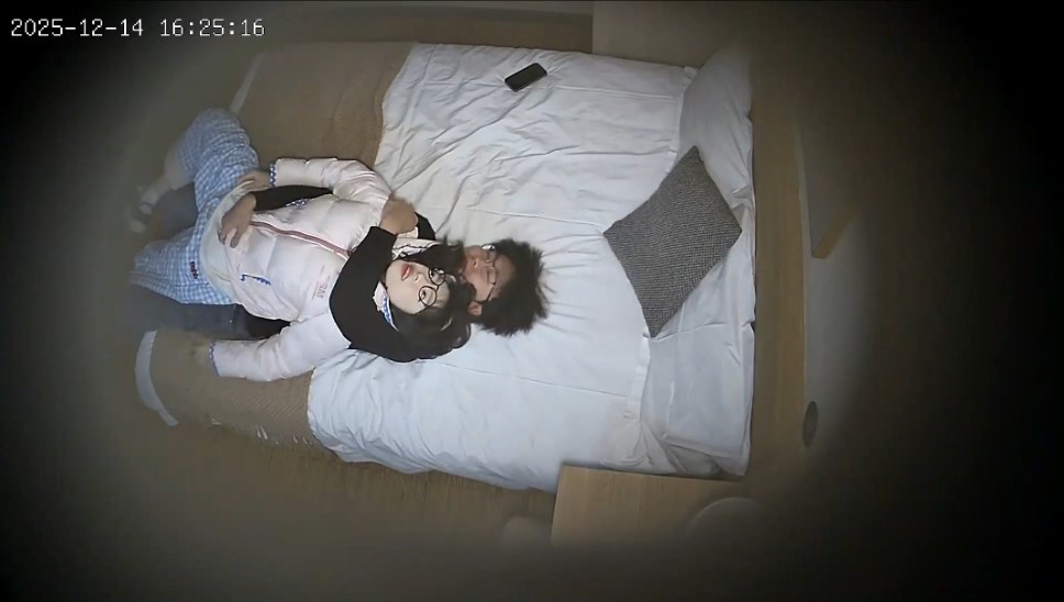 图片[4]-⏪酒店偷拍⏩神仙颜值眼镜妹被男友带到酒店操小穴-老宋小屋