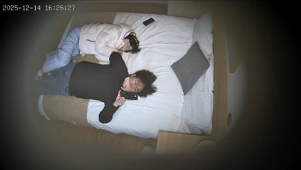 图片[5]-⏪酒店偷拍⏩神仙颜值眼镜妹被男友带到酒店操小穴-老宋小屋