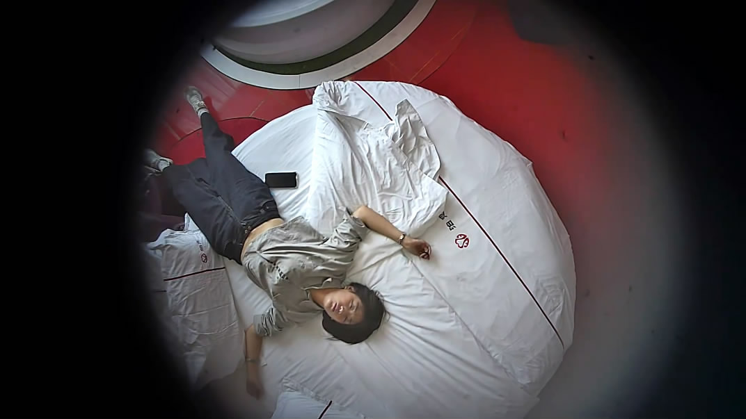 图片[1]-最新流出情趣酒店白色大圆床偷拍❤️很久没碰过女人的大叔幽会同乡少妇疯狂激情舔逼玩69[MP4/231MB]-老宋小屋