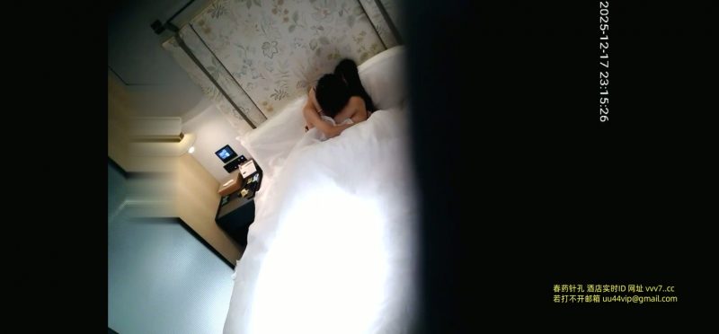 酒店针孔偷拍 颜值绝对够用的清纯美女开房做爱 奶子不小 被男友趴在上面怼-老宋小屋