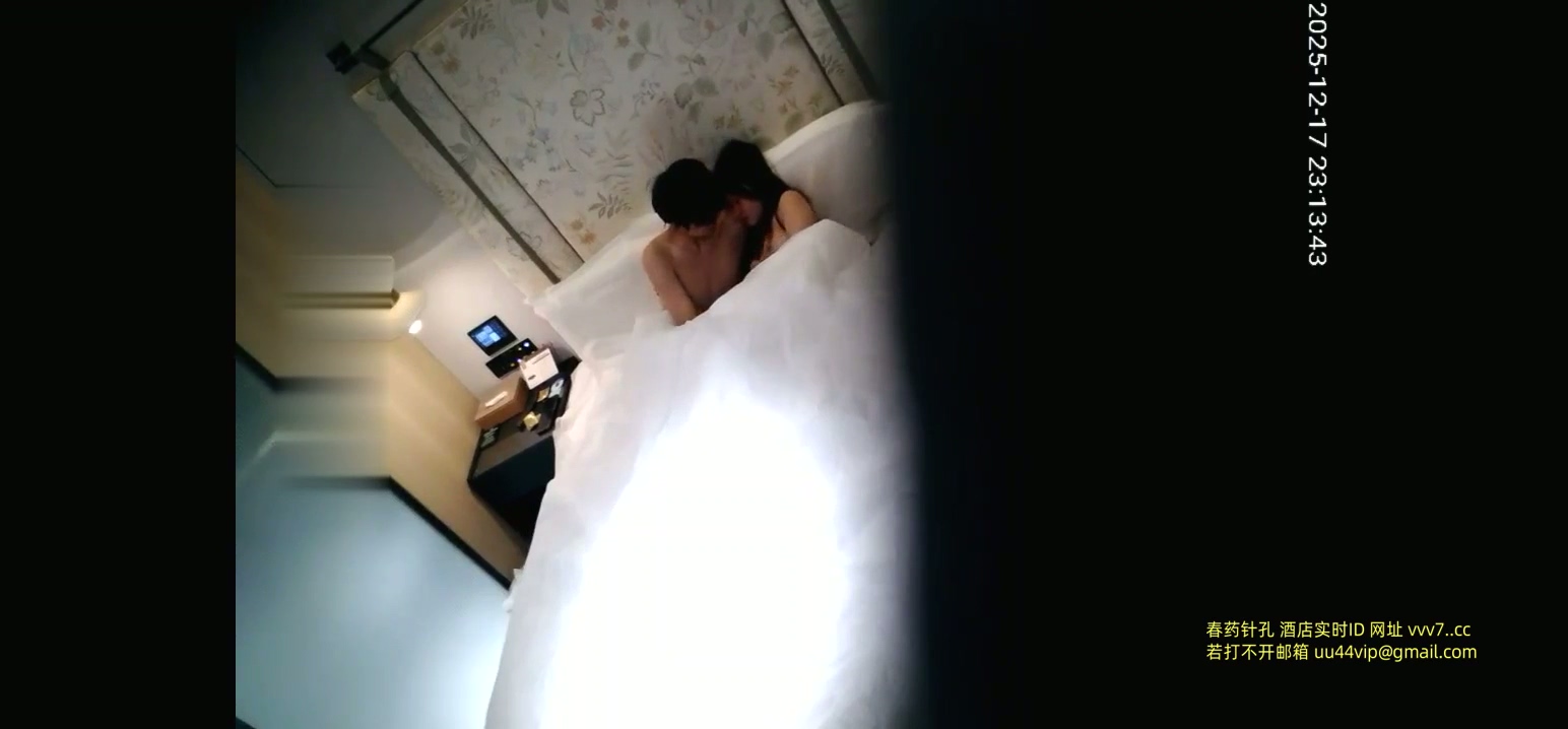 图片[2]-酒店针孔偷拍 颜值绝对够用的清纯美女开房做爱 奶子不小 被男友趴在上面怼-老宋小屋