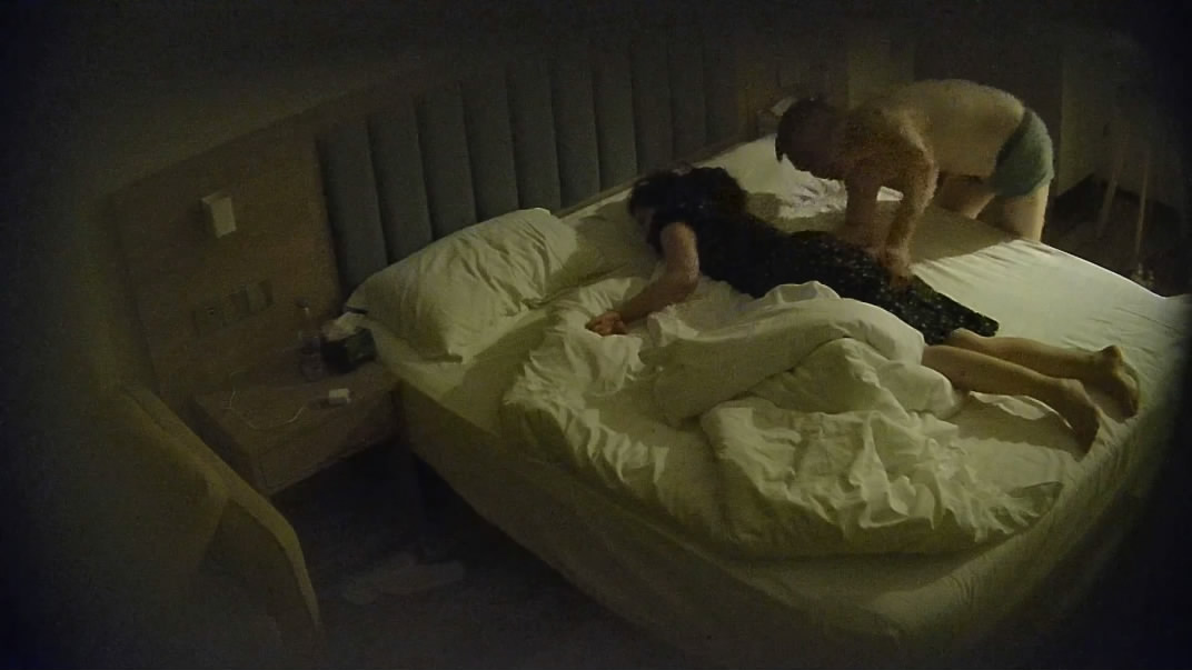 图片[2]-安防酒店偷拍精品气质少妇午夜醉酒意识不清被微胖男拖到床上干炮[MP4/1558MB]-老宋小屋