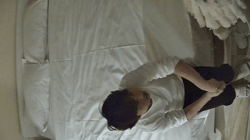 流出酒店偷拍 帅气小哥酒后操可爱长裙萝莉女孩最后用舌头舔她无毛白虎穴完整版-老宋小屋