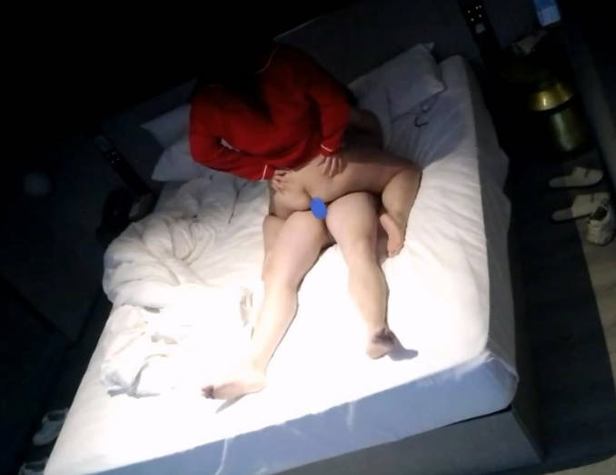 图片[2]-[MP4/942MB]11-29流出 天眼酒店高清偷拍红色睡衣少妇幽会年轻小伙喜欢上位骑屌-老宋小屋