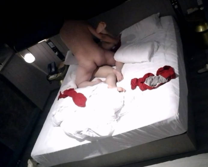 图片[4]-[MP4/942MB]11-29流出 天眼酒店高清偷拍红色睡衣少妇幽会年轻小伙喜欢上位骑屌-老宋小屋