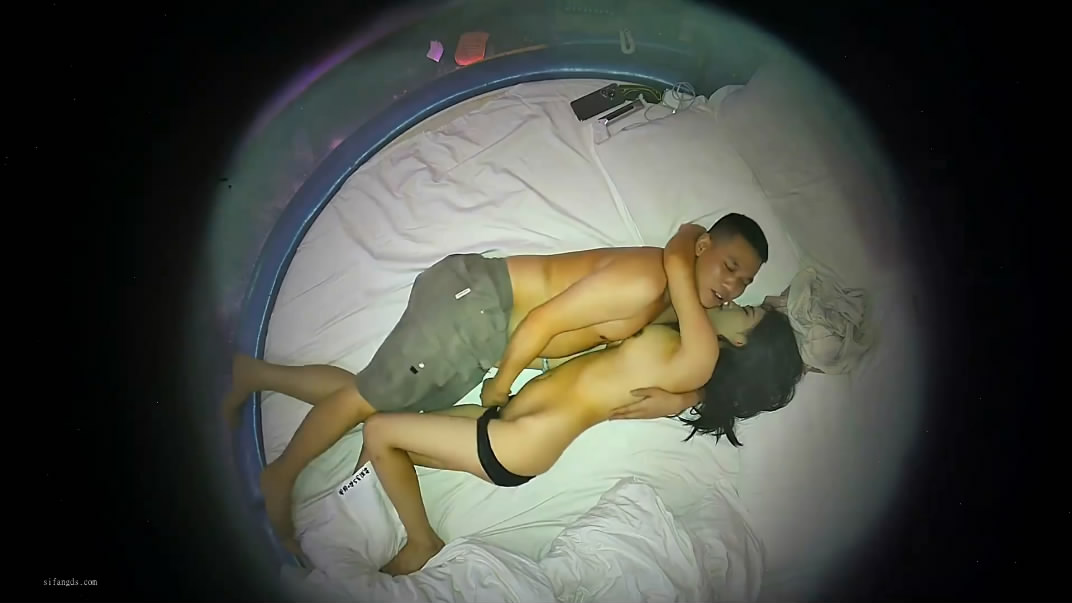 图片[2]-最新流出酒店摄像头偷拍❤️酒吧刚认识得年轻男女开房玩一夜情开房啪啪[MP4/959MB]-老宋小屋